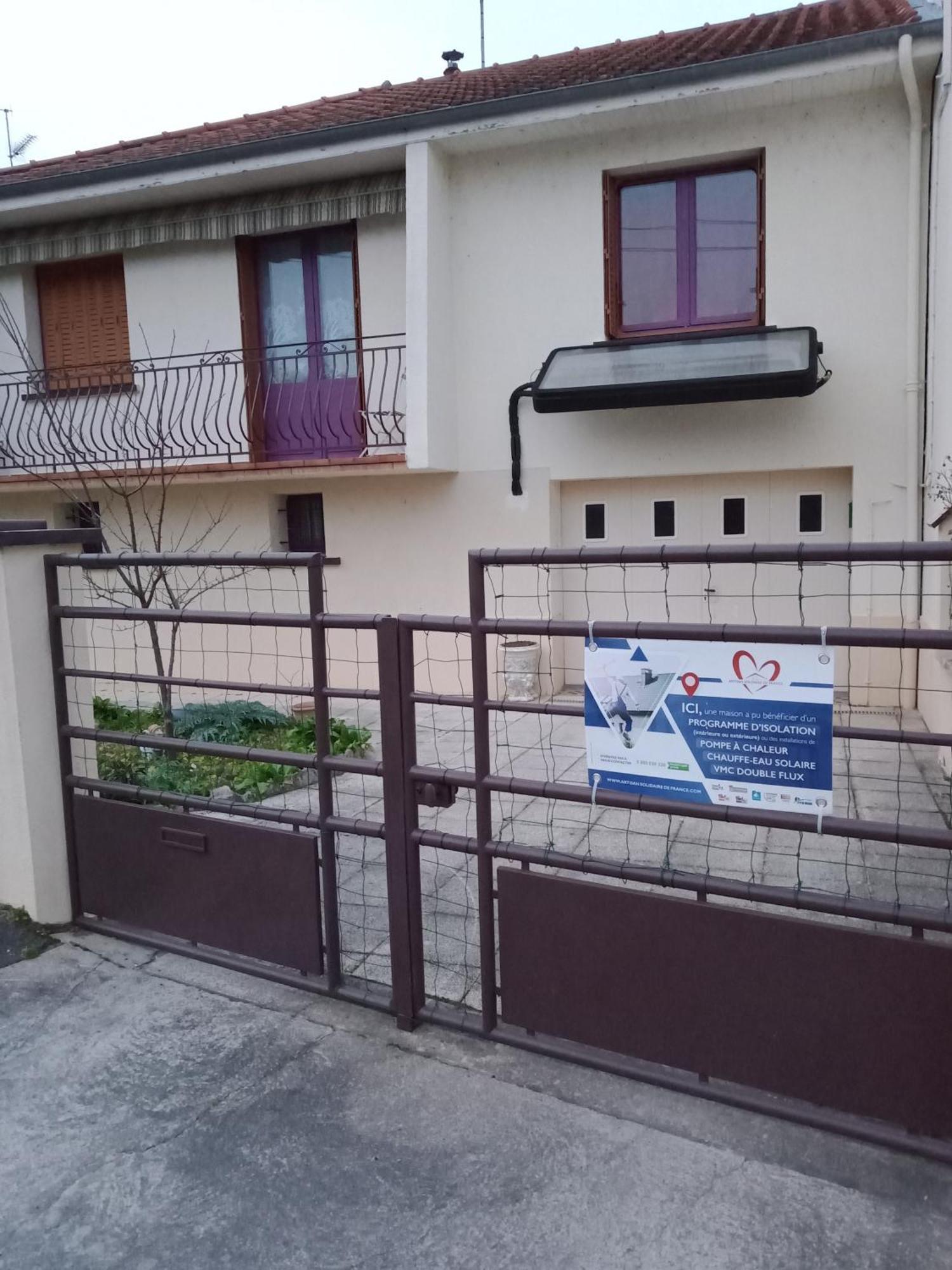 Maison Entiere Avec Parking, Garage Et Jardin Montluçon Habitación foto