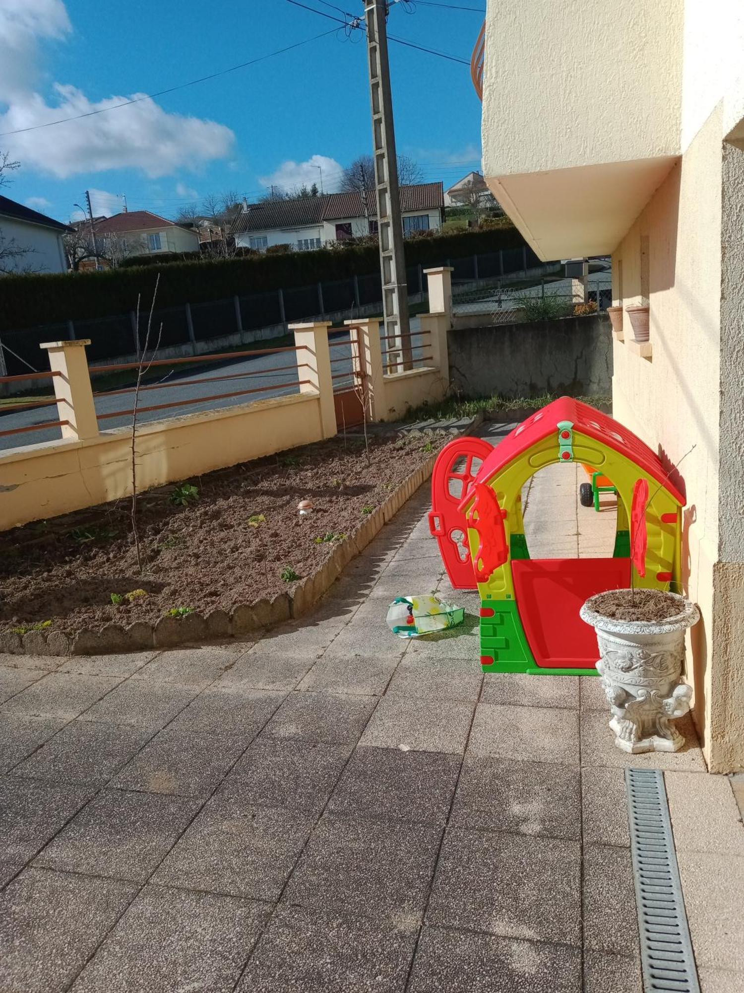 Maison Entiere Avec Parking, Garage Et Jardin Montluçon Habitación foto